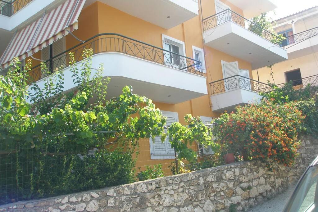 Lina'S Apartment Himare Exterior photo
